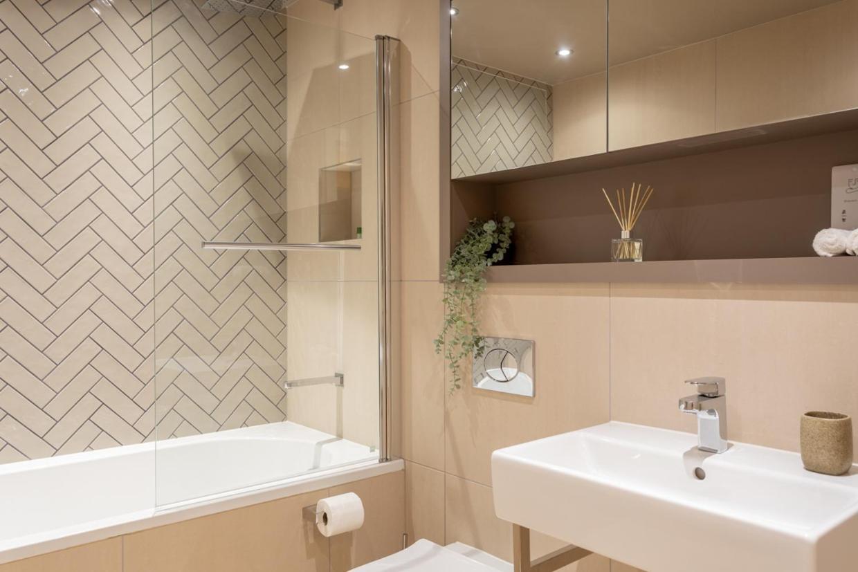 Luxury 2 Bedroom Apartment With Free Parking In The Heart Of York Exterior foto